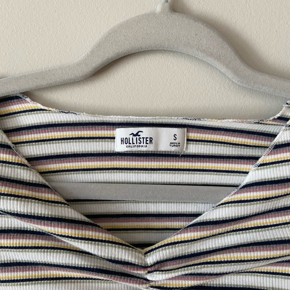 Fitted Ruched V-Neck Hollister Tee, Size Small, White/Green/Yellow/Pink/Navy - Picture 2 of 3
